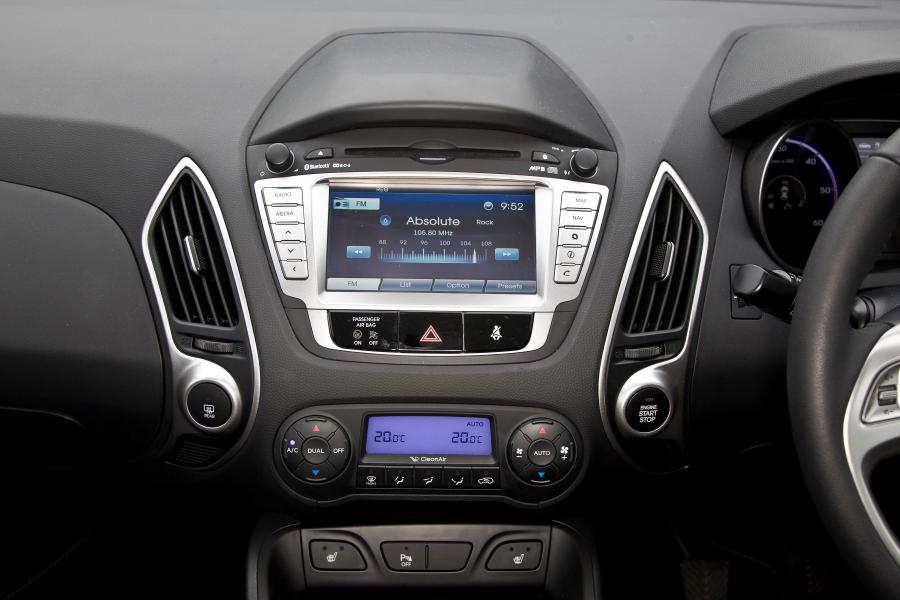  Hyundai ix35 2013 года  (UK) (фото 18 из 93)
